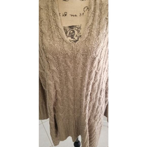 ONETHELAND tan loose knit sweater size L should be a warm sweater for cold night - Picture 1 of 5
